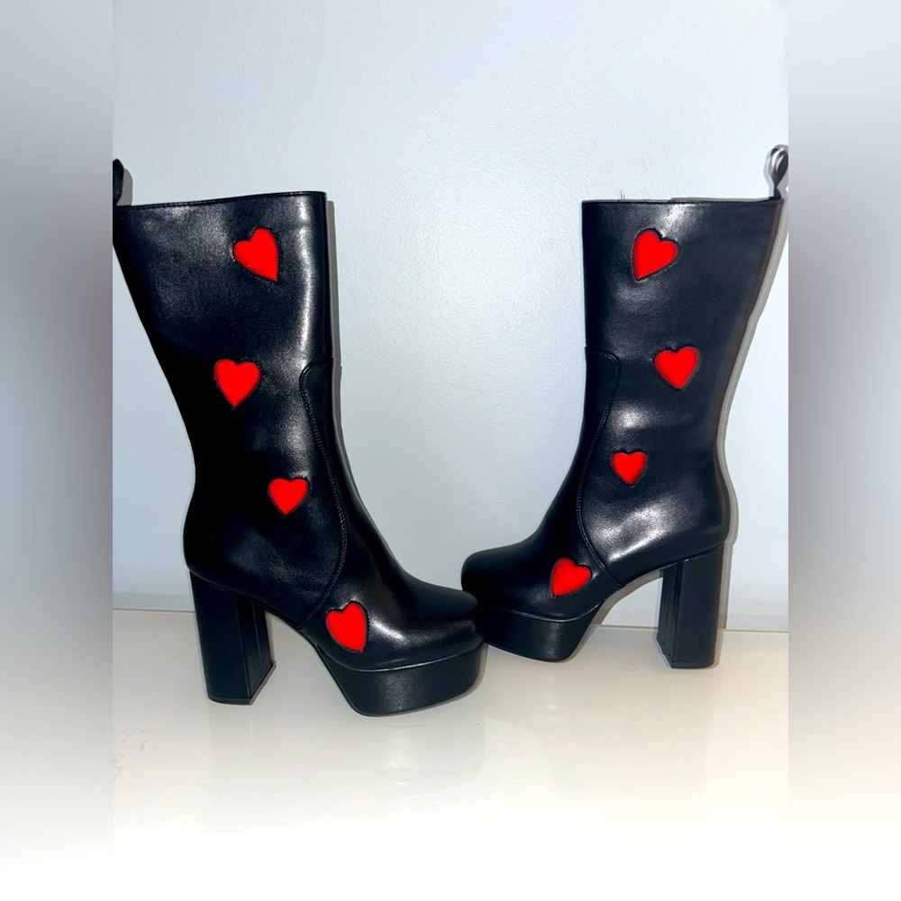 La Moda Red Heart & Black Calf “Game of Love” Platform Boots New Size 8